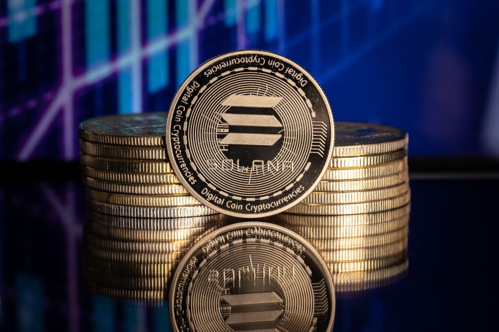 SOL bounces back 5.6% while Digitap ($TAP) presale surges on app store listings